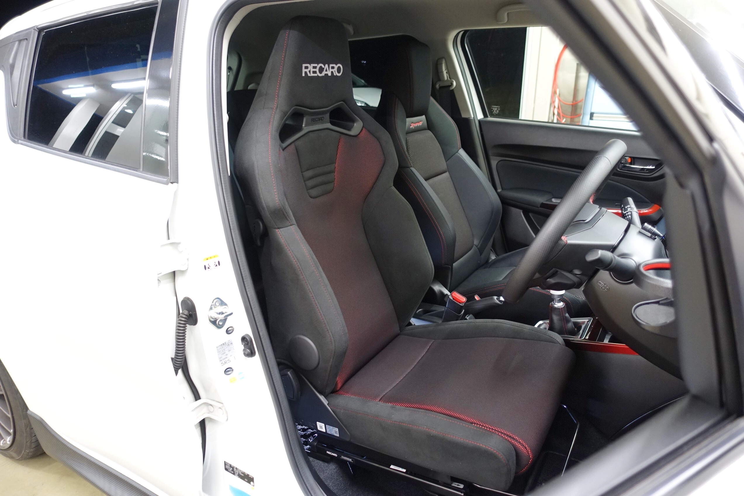 レカロのニューモデルはポジション調整が重要かも！？スズキ スイフト