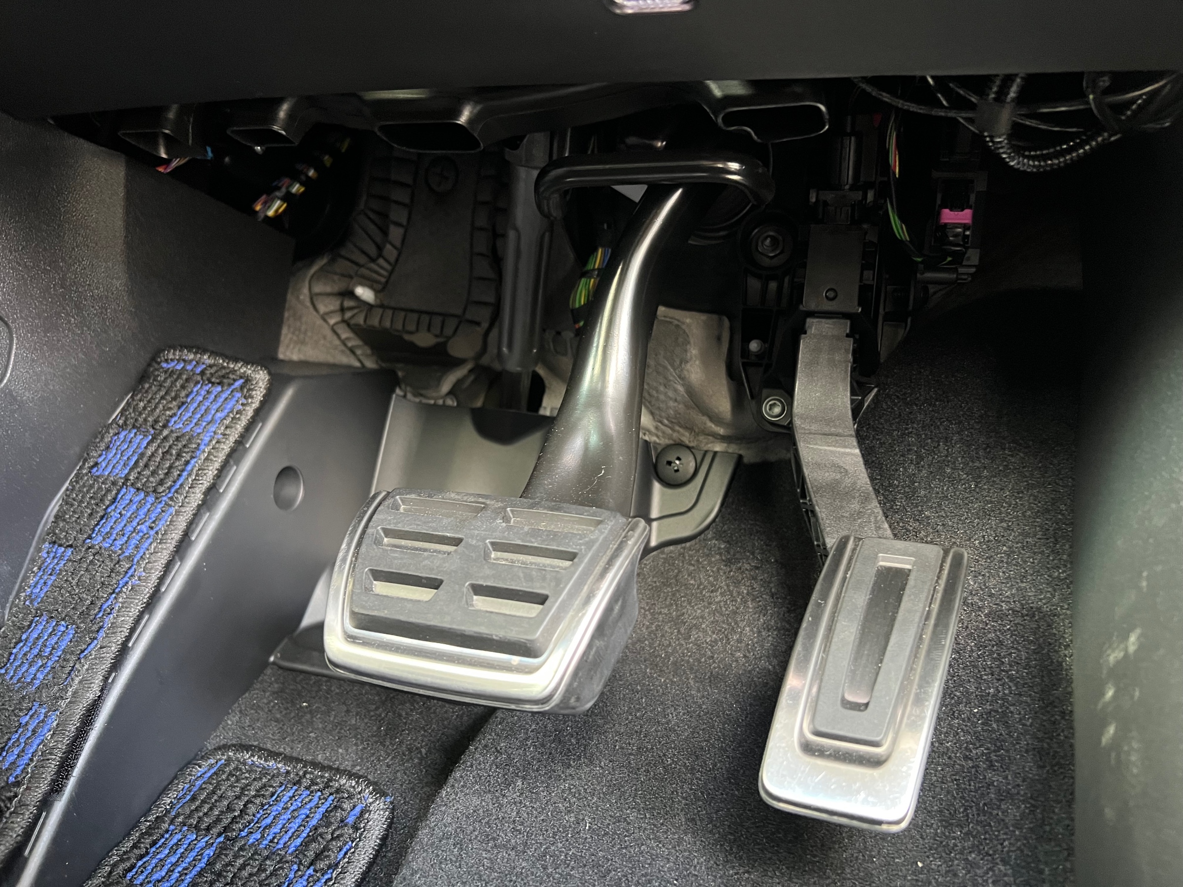 AUDI RS3 sedan 8Y スロコン取付け《 DTEシステム New PPT