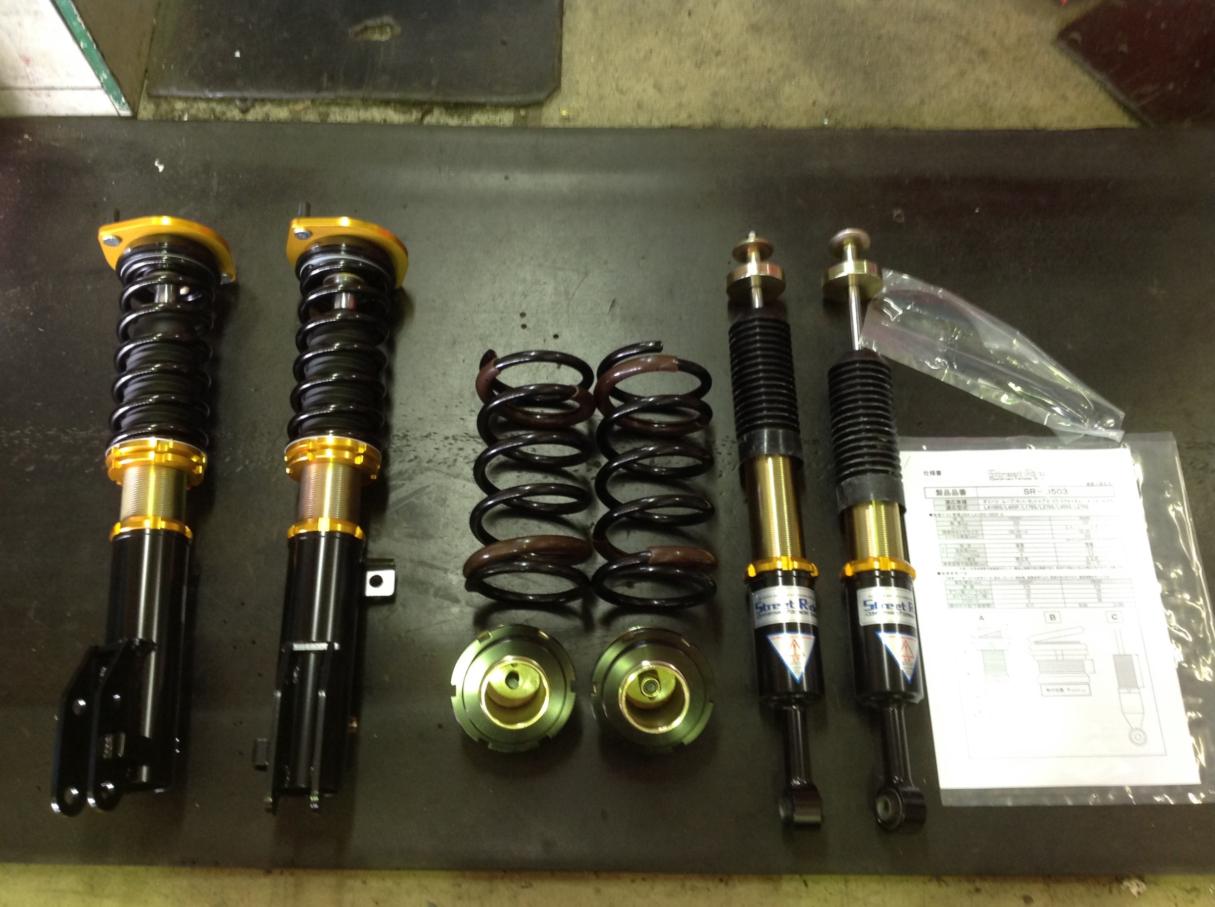 L175ムーヴカスタムさん、車高調取り付けです♪ | ダイハツ ムーヴ 足