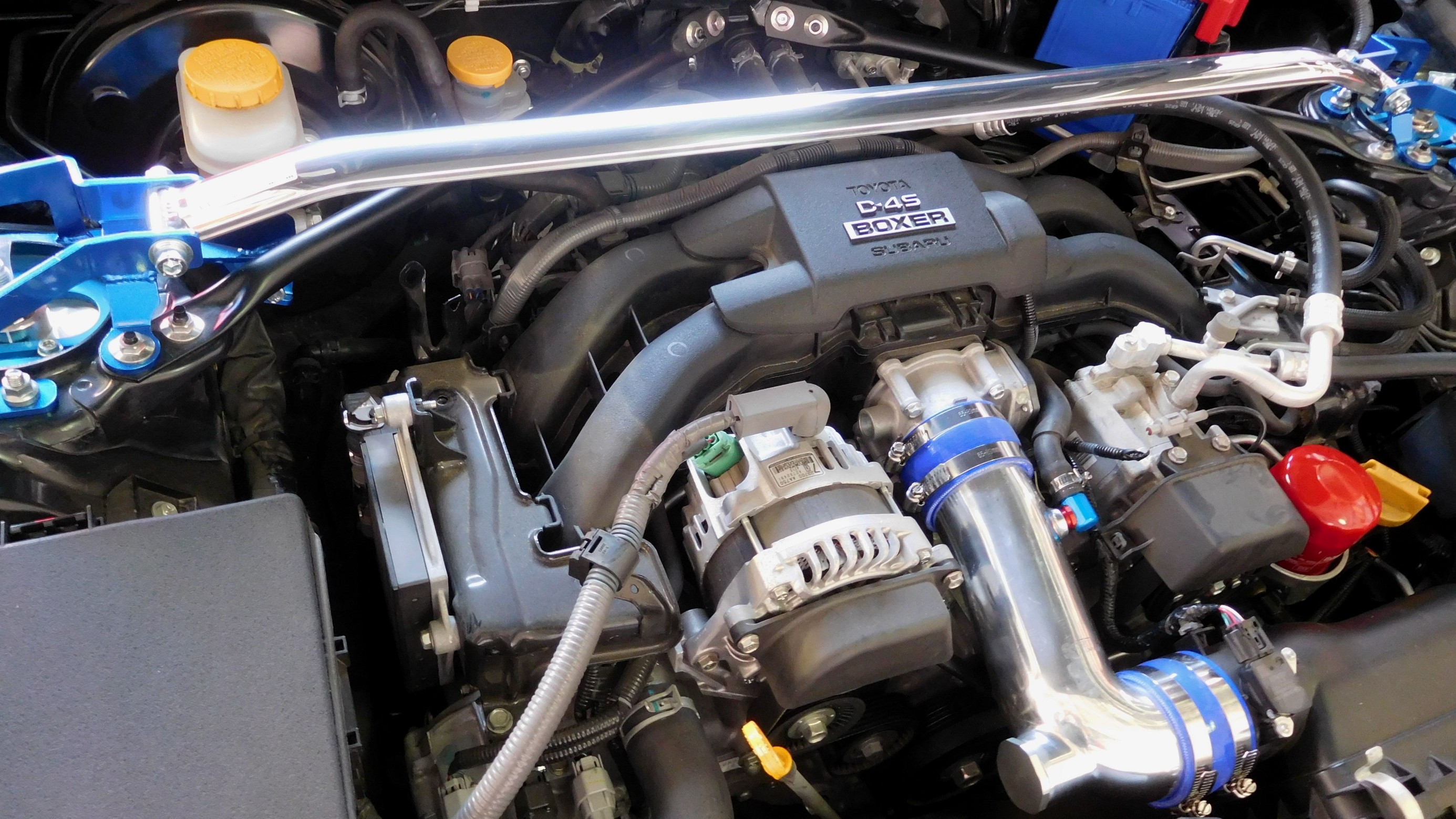 トヨタ 86 ZN6 に CUSCO（クスコ）BCS付ストラットバー ＆ サクション