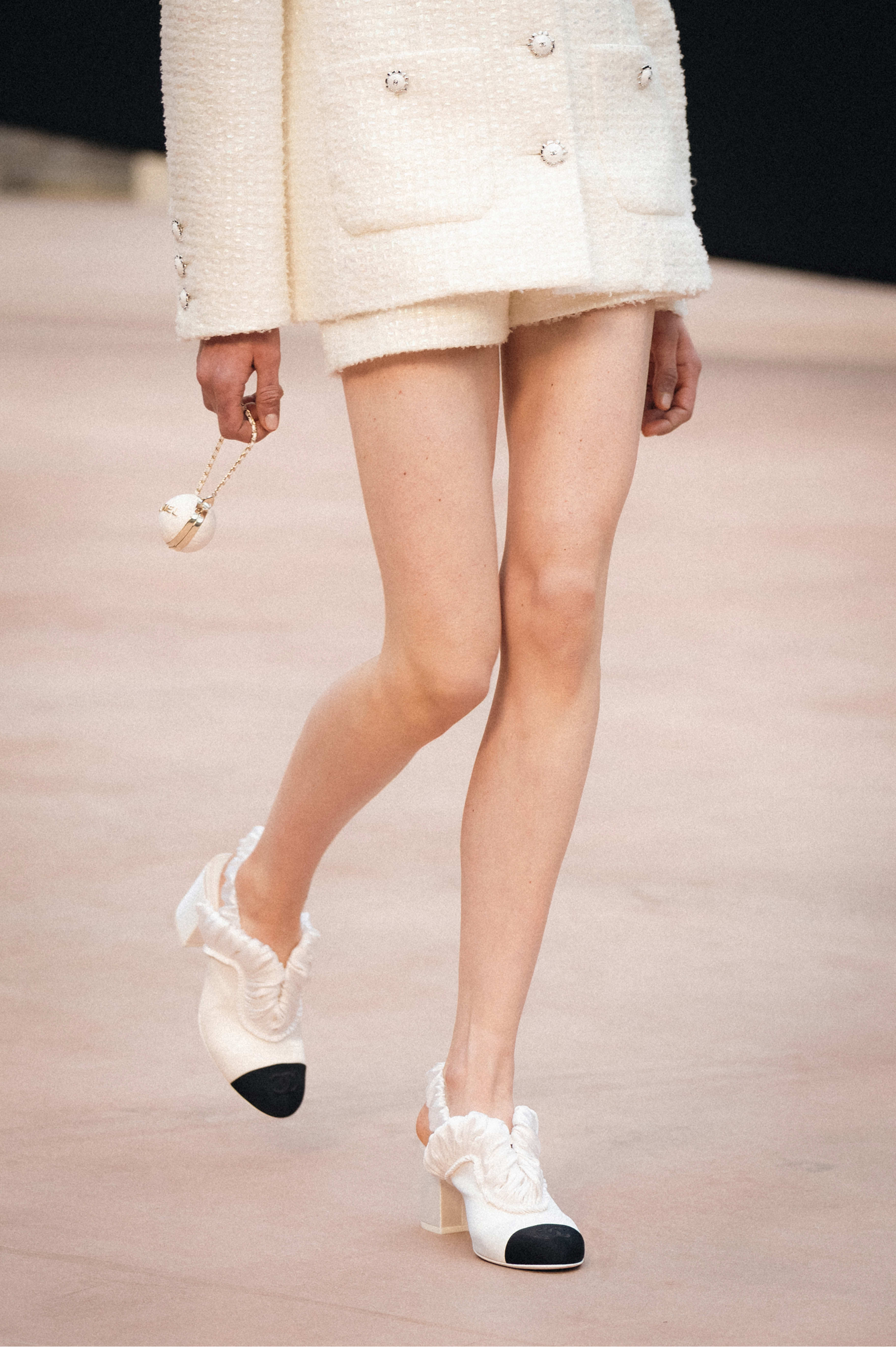 Shorts - Tweed, ecru — Fashion | CHANEL