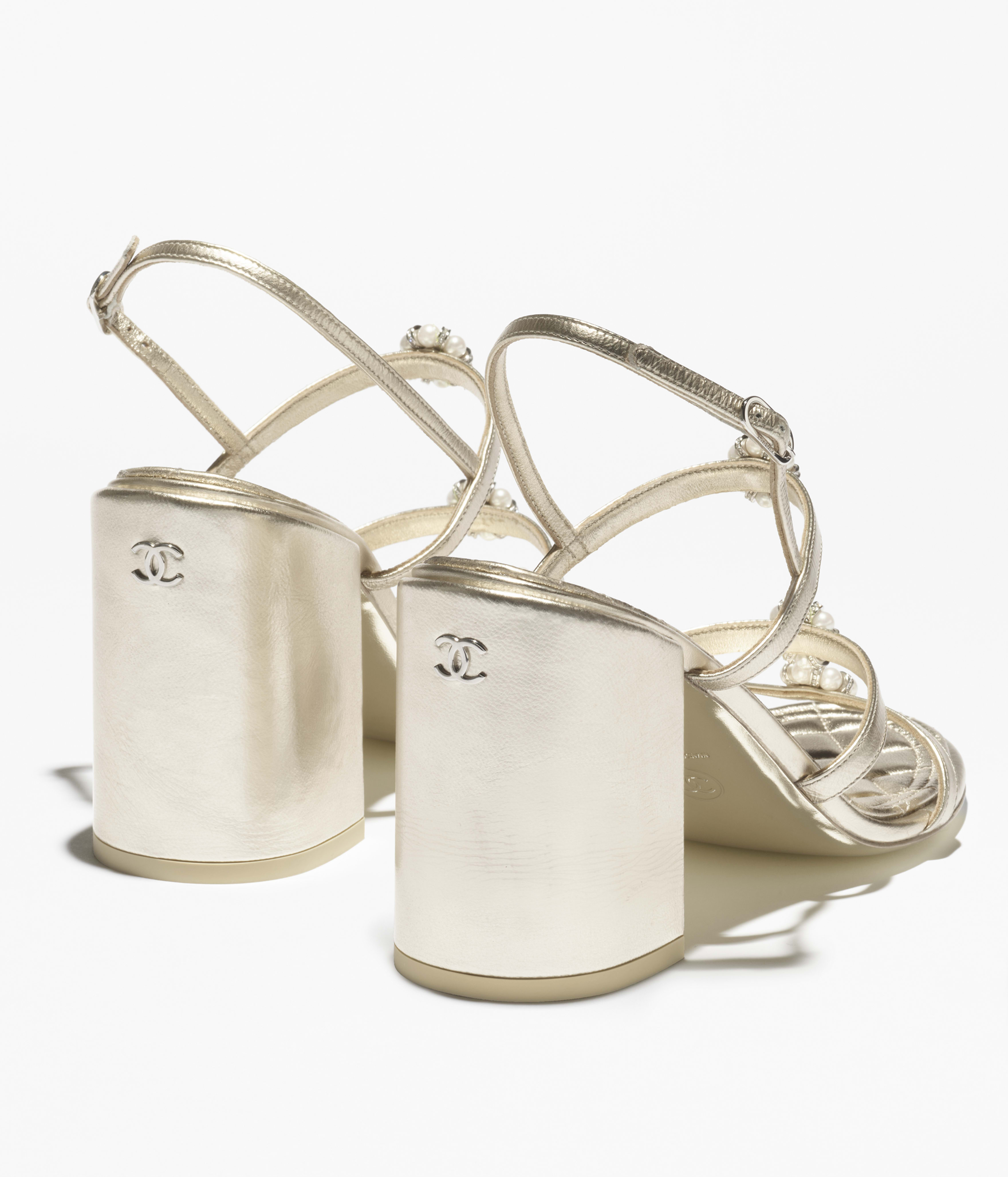 サンダル - ラミネート ラムスキン、ゴールド — ファッション | CHANEL