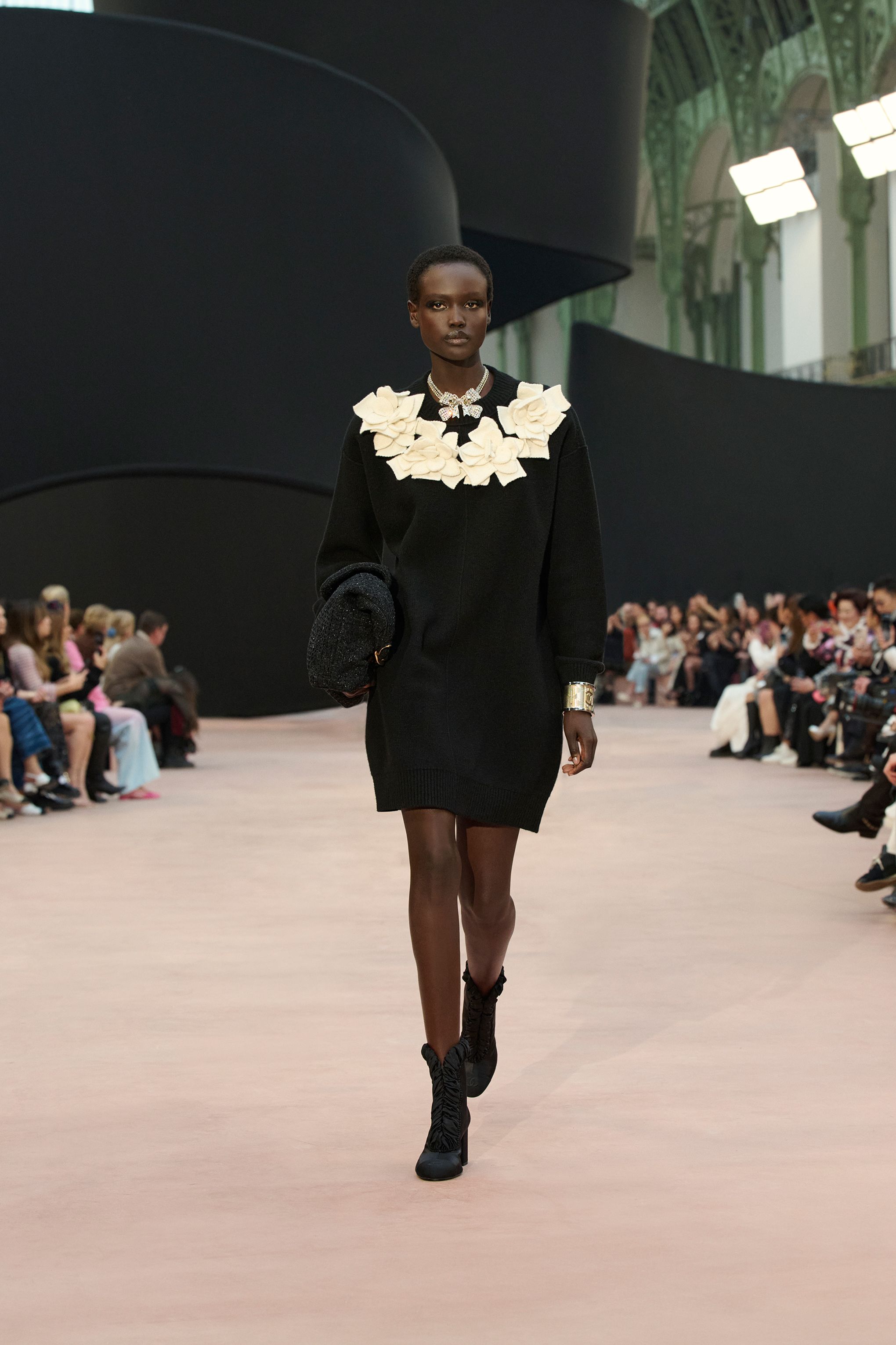 ドレス - ウール & カシミヤ、ブラック & ホワイト — ファッション