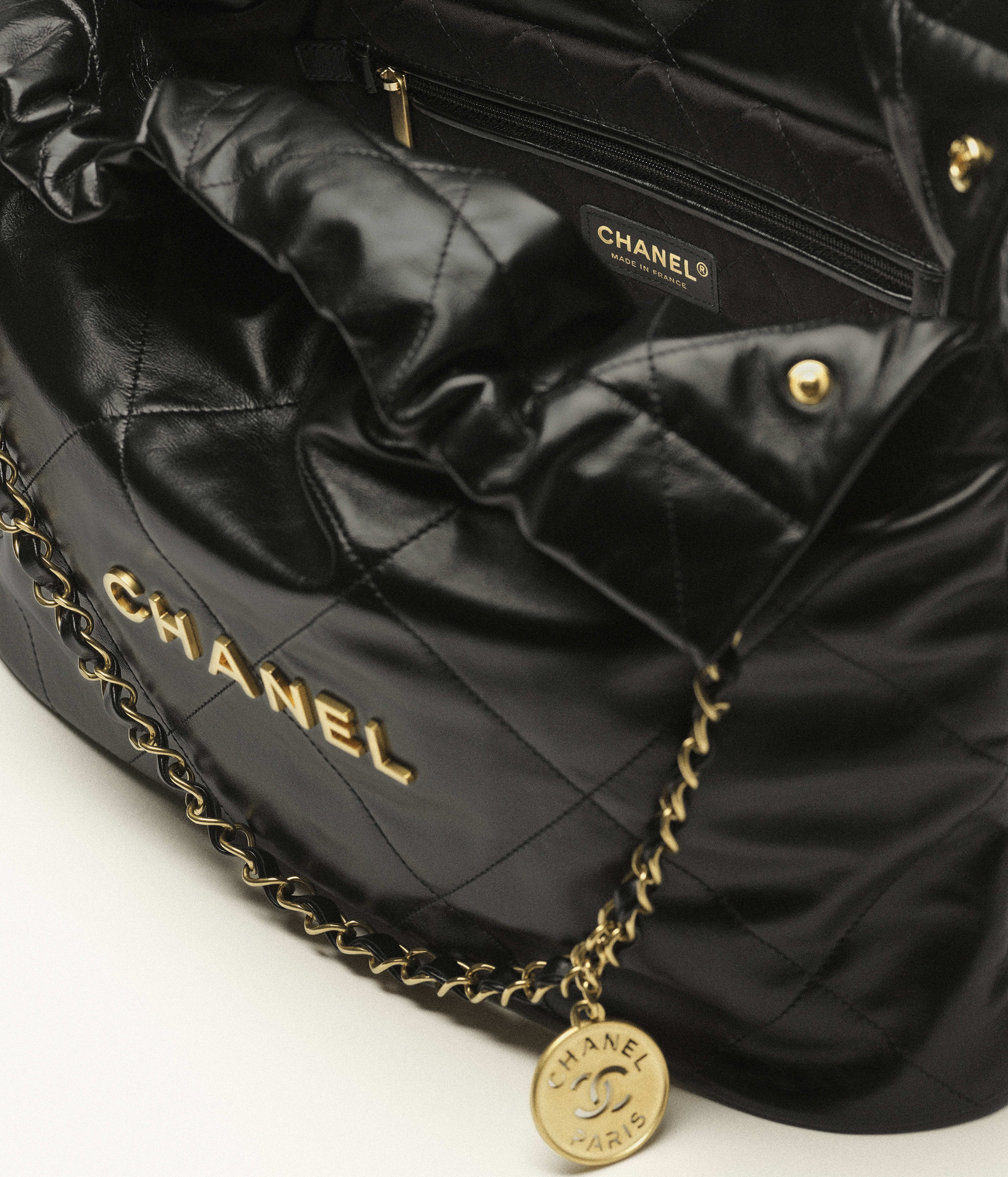 Chanel 22 handbag, Shiny calfskin & gold-tone metal , black