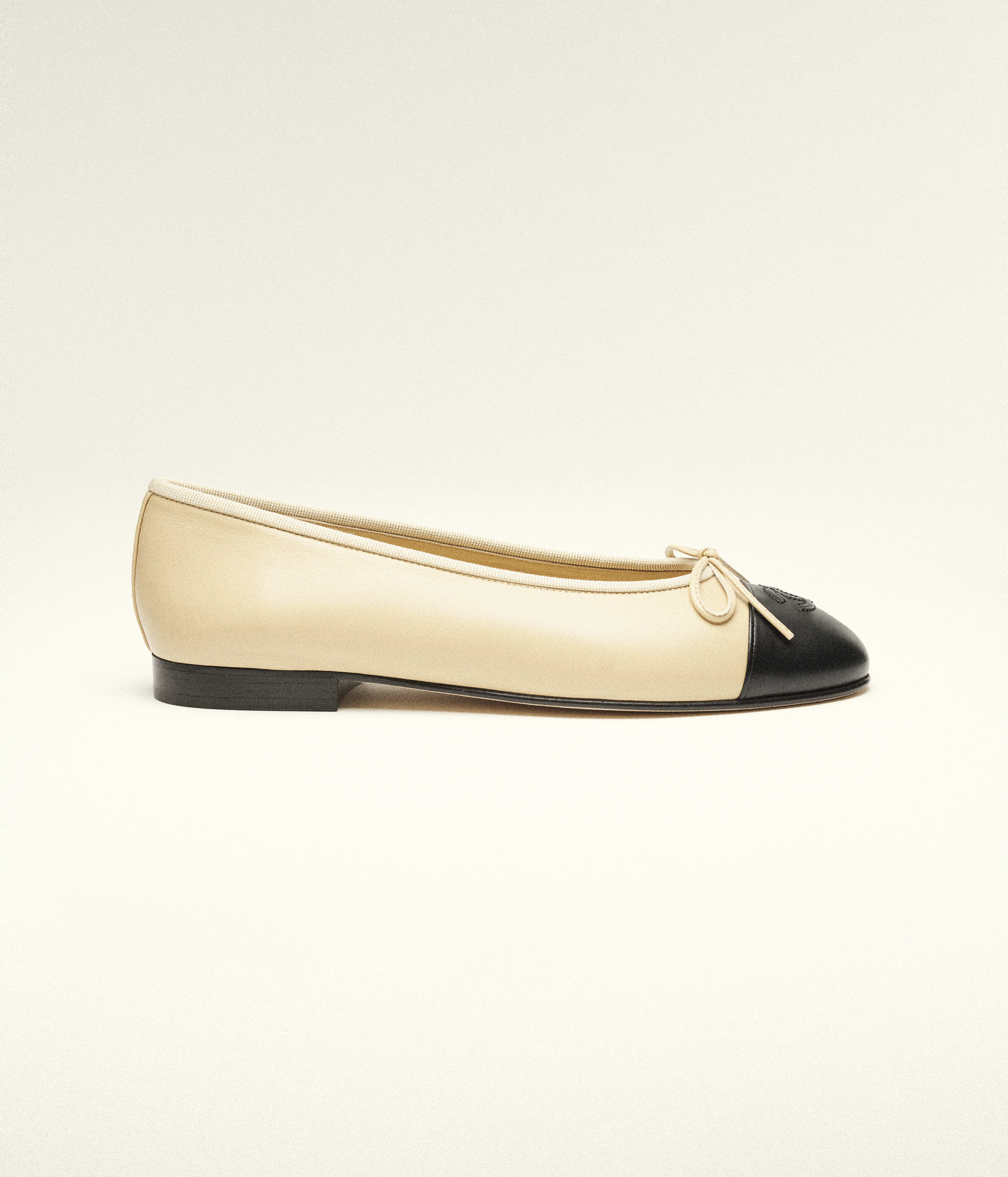 Ballet flats - Lambskin, beige & black — Fashion | CHANEL