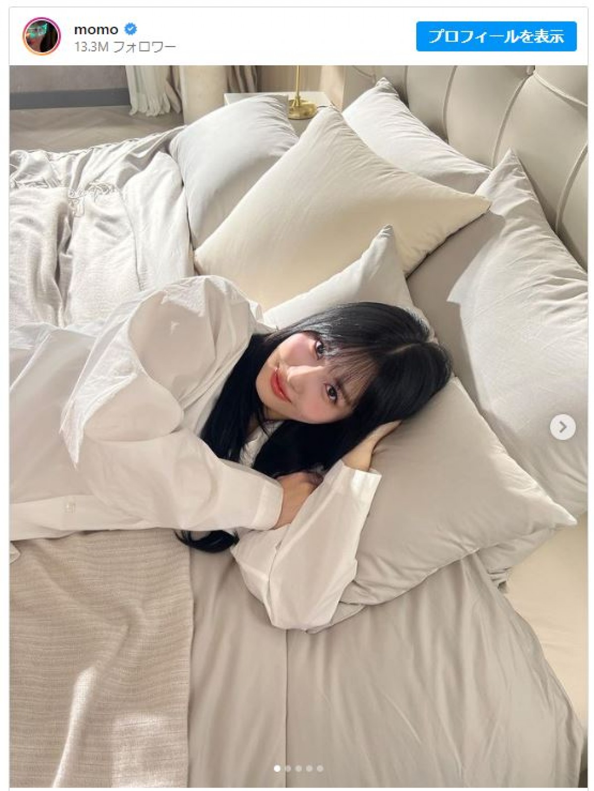 TWICE・MOMO、純白パジャマ姿のベッドサイド写真に反響 - エンタメ