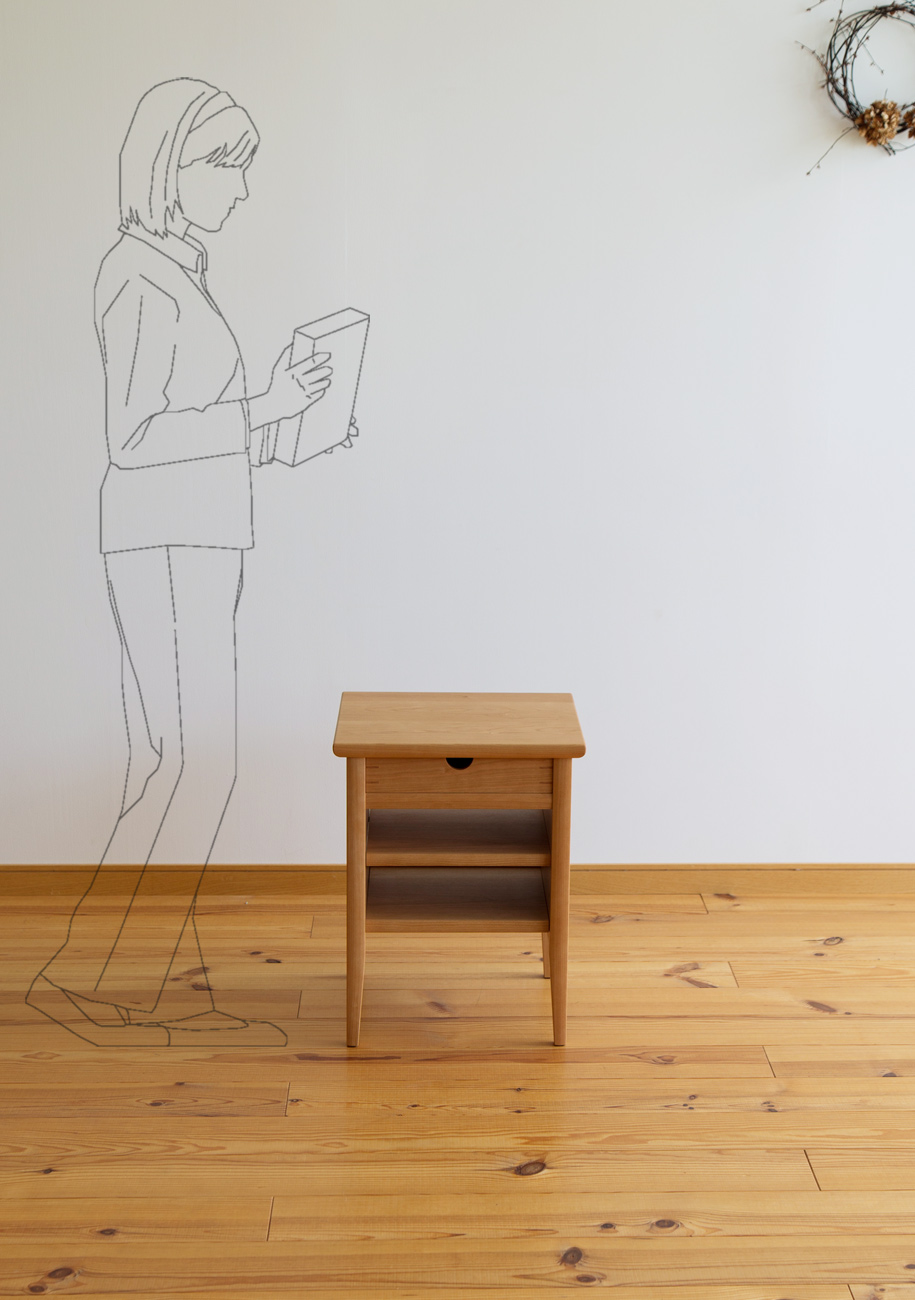 チェリー無垢材のオーダーベッドサイドテーブル・T-162 家具工房クラポ