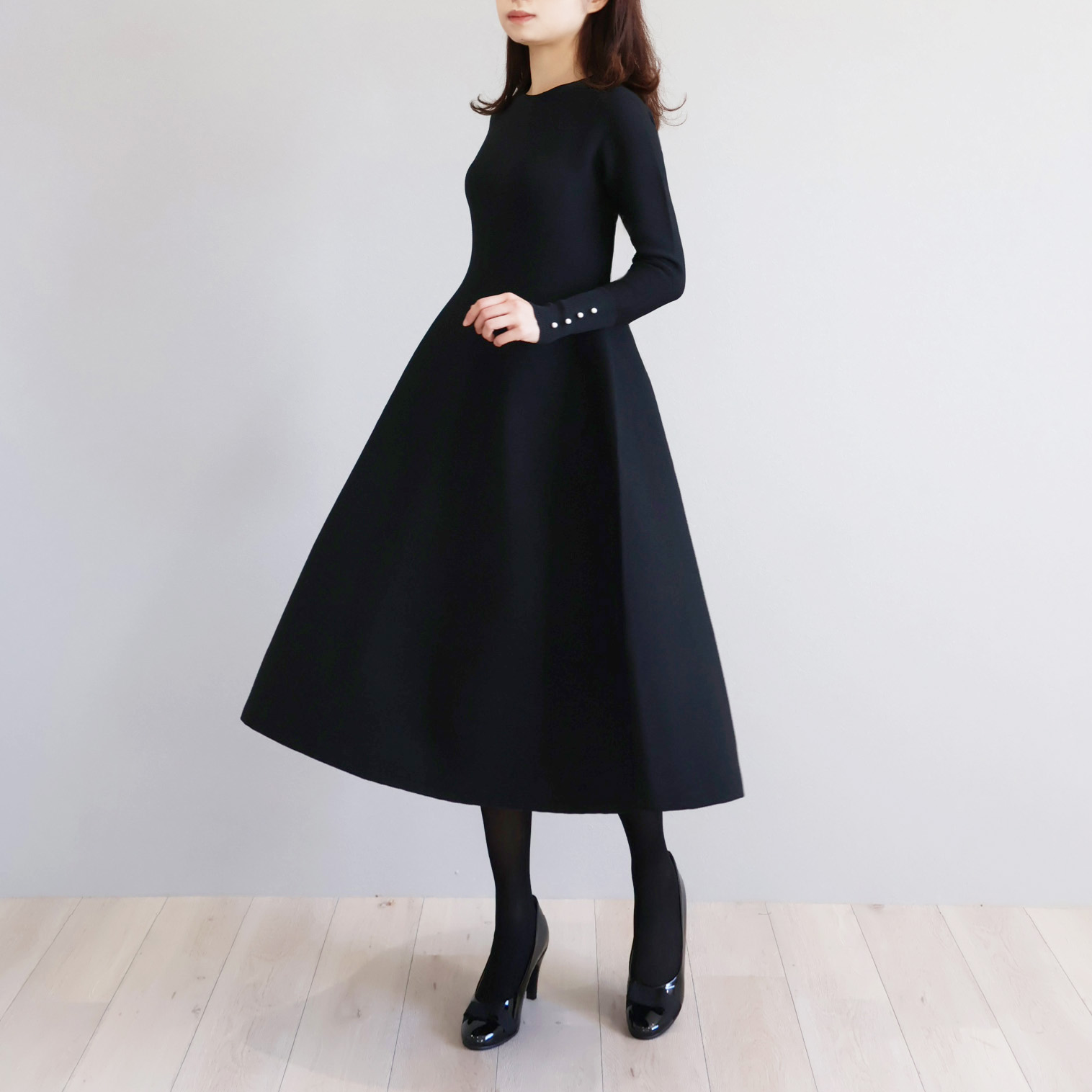 ホールガーメント パール付き フィットアンドフレア 長袖ワンピース