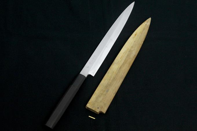 尚台刃物 柳刃包丁 八寸 上霞 青鋼 水牛黒檀八角柄 白鞘付 O938-2L3B
