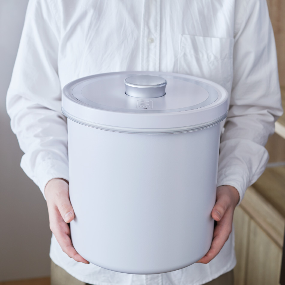 食材のおいしさを長期間キープ！ 全自動真空保存容器「AUTO FRESH