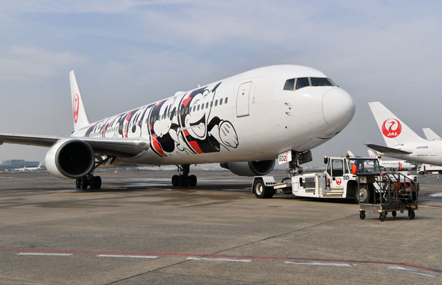 JAL、ミッキー登場90周年の特別塗装機「JAL DREAM EXPRESS 90」就航
