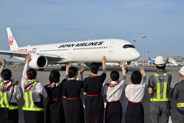 JAL A350-1000、ロサンゼルス就航 ロゴ入り初号機で初の米西海岸へ