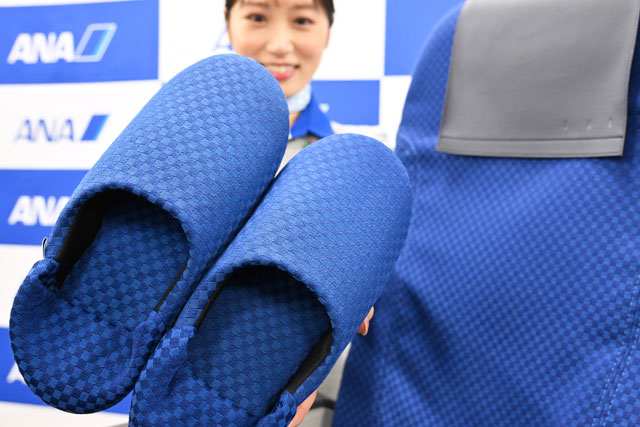 ANA、廃棄シートカバーから手作りルームシューズ オンワード商事と共同開発