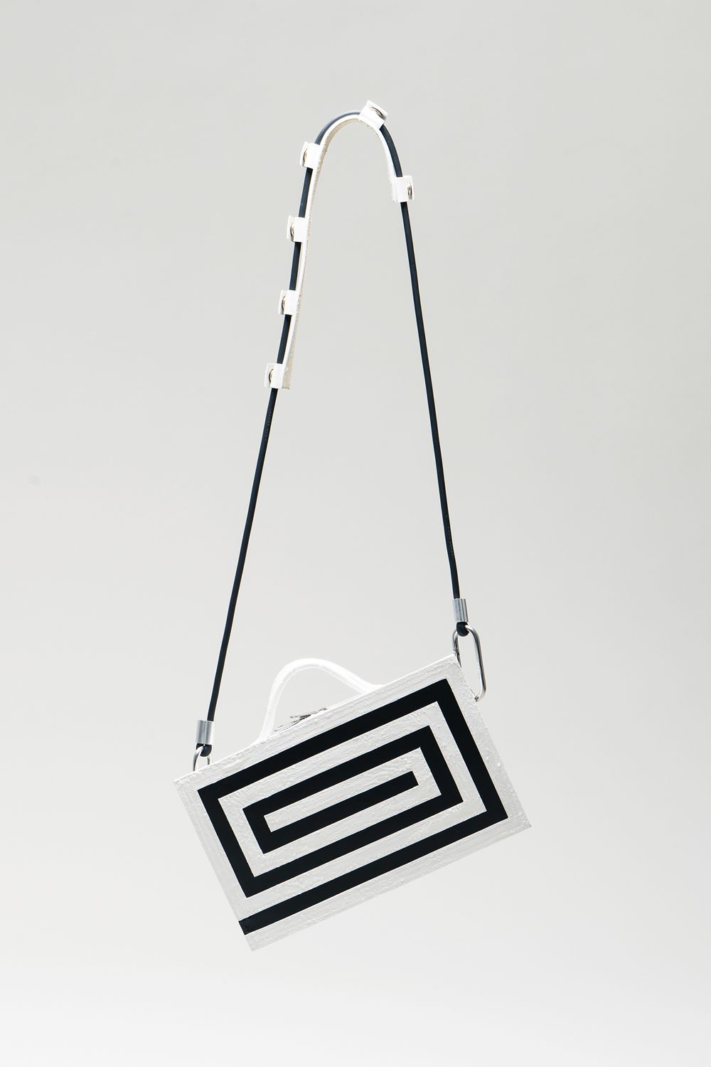 KAGARI YUSUKE - 【お取り寄せ可能】レリーフトート [迷宮ホワイト