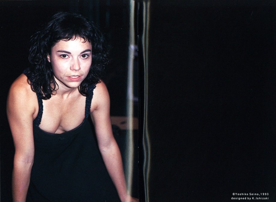 chicken skin photographs / 写真：清野賀子 デザイン：石崎健太郎