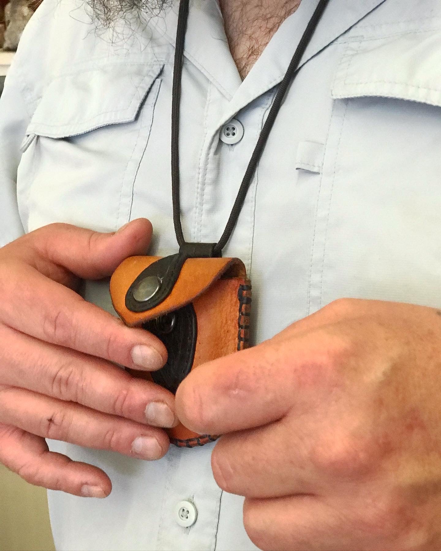 The Nipper neck pouch – Boreal Row