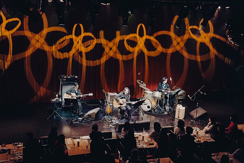 ライブレポート＞SIX LOUNGE、アコースティック編成で豊かな表現力を