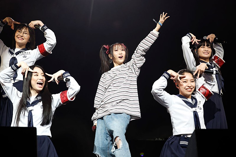 千葉雄喜（元KOHH）、世界中でムーブメントを起こす「チーム友達」披露