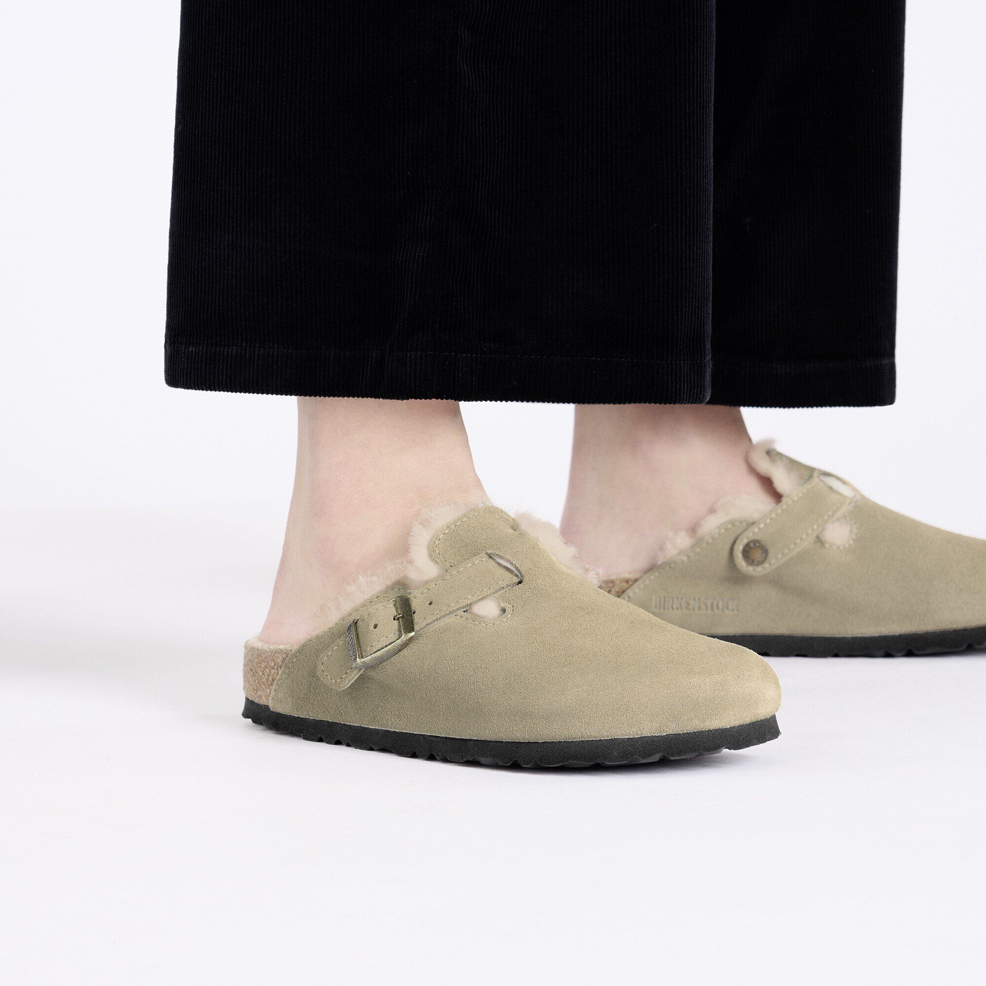 Boston Shearling / ボストン シアリング」（スエードレザー、トープ