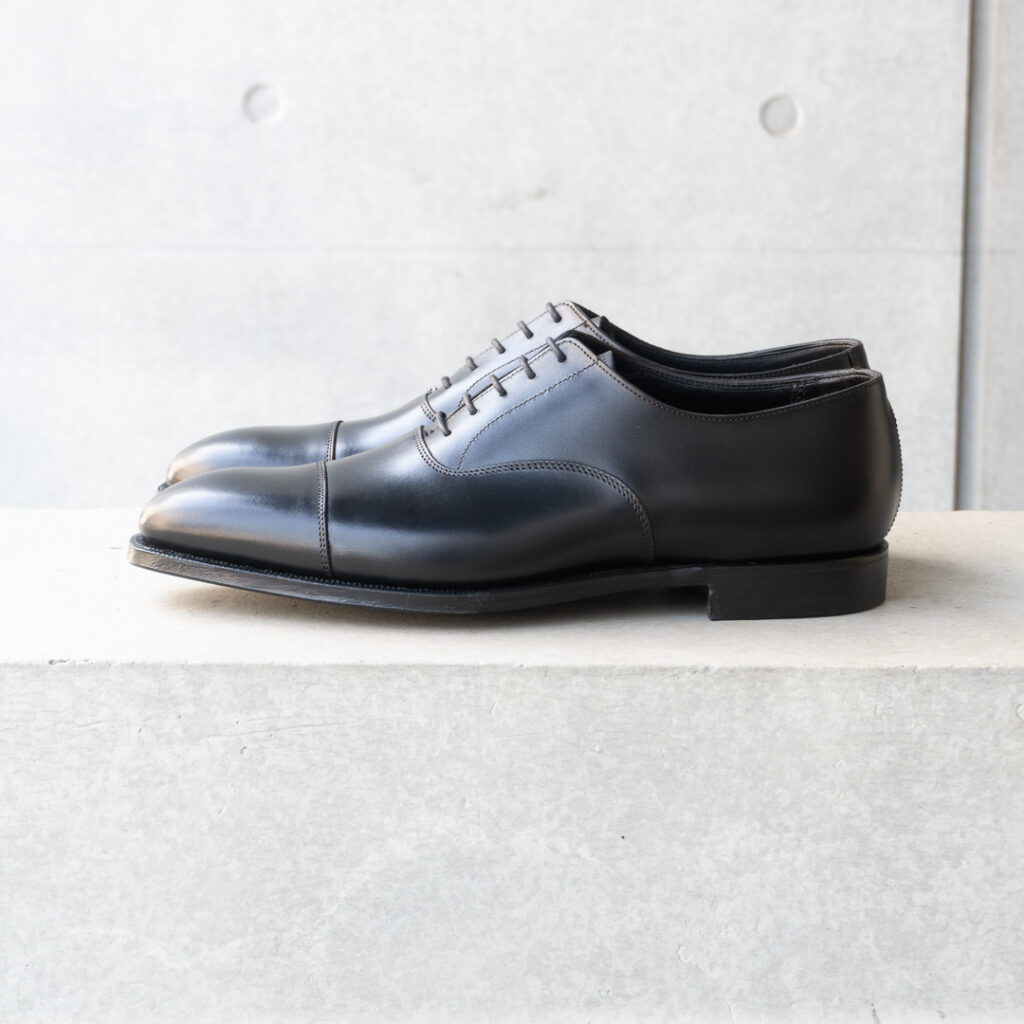 クロケット＆ジョーンズ名作ストレートチップ「オードリー物語