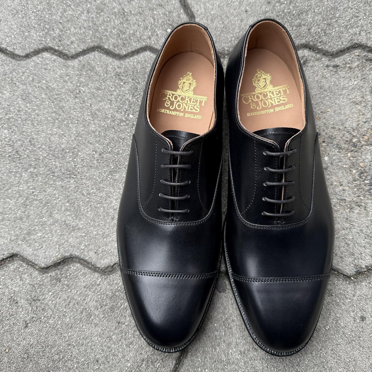 冬の装いにおすすめのクロケット＆ジョーンズのセミブローグ | Trading