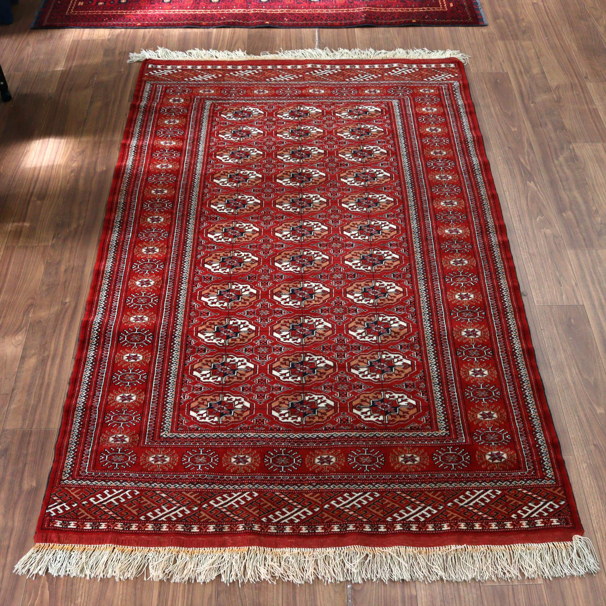 トルクメン族の絨毯 トライバルラグ208×134cm 連なるギュル文様 手織り