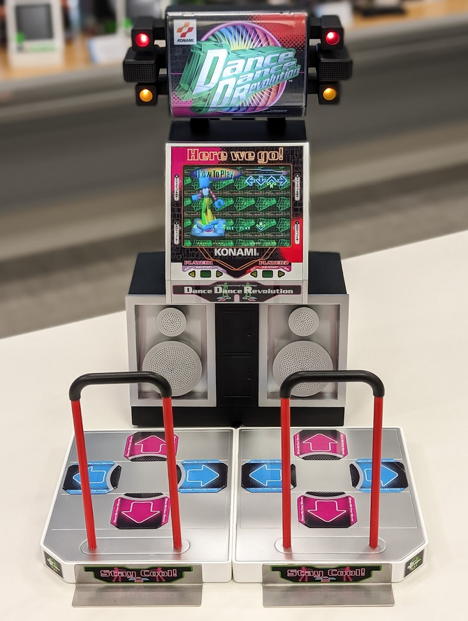 過去最大級の「ミニ」！『DDR Classic Mini』のデモ機をいろんな角度