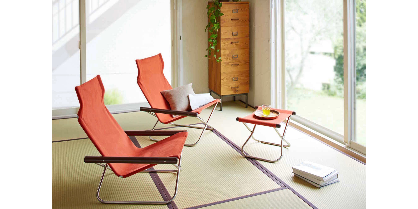 ニーチェアエックス オットマン・ダークブラウン × レンガ | D&DEPARTMENT