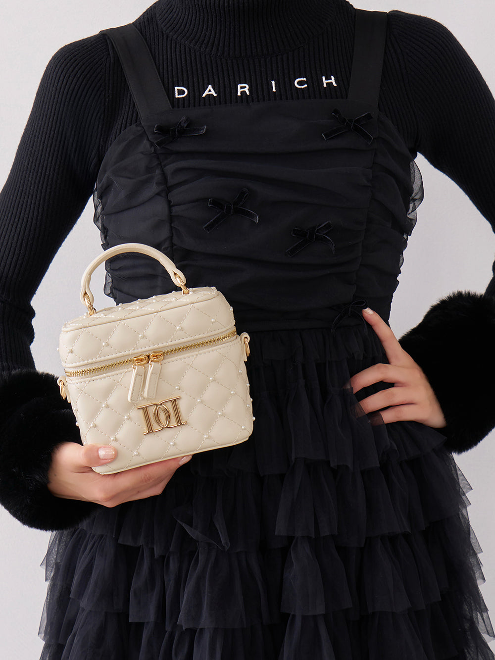 ゴールドパーツ】キルティングパールスクエアミニバッグ – Darich
