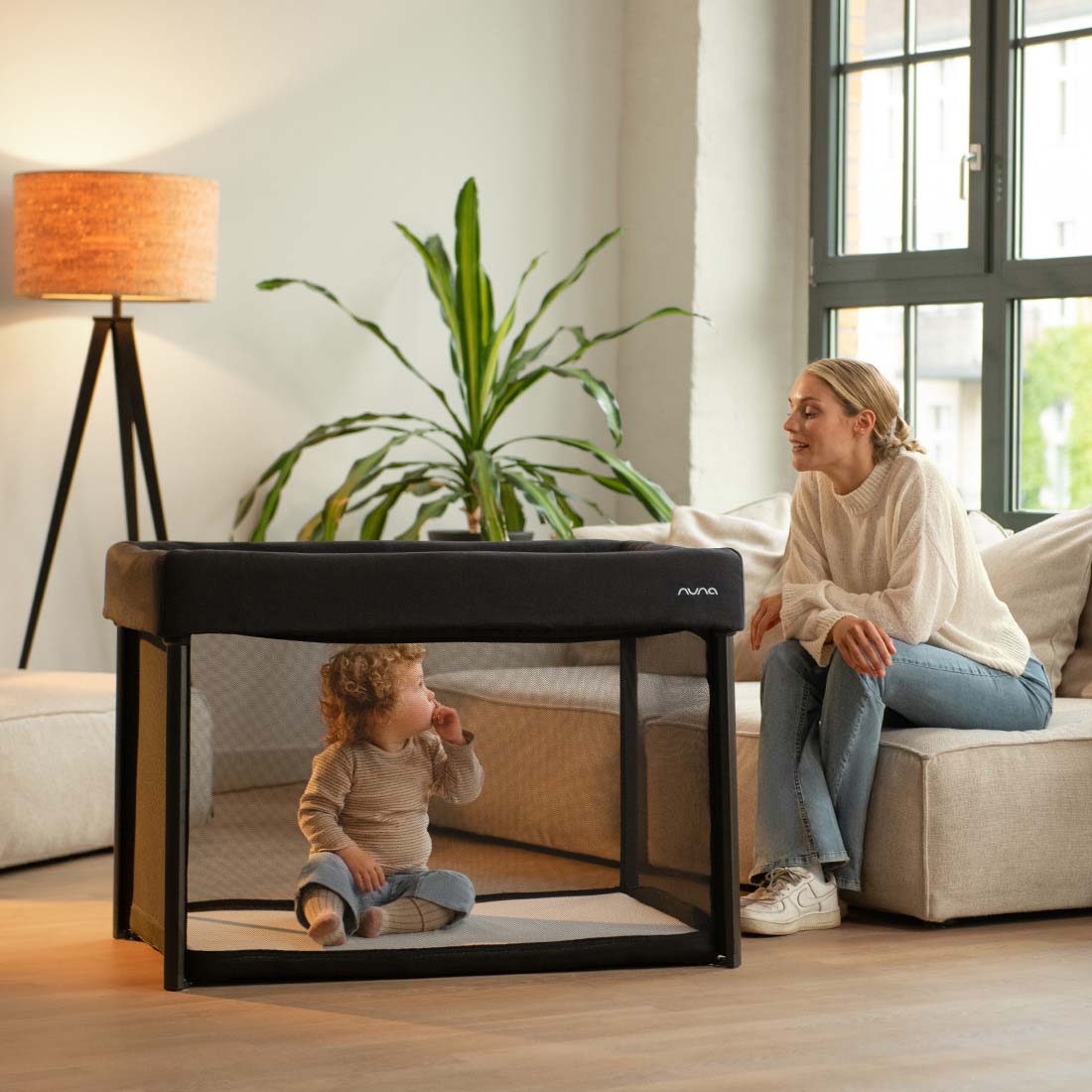 nuna ベビーベッド パール/キャビア(キャビア): 家具・インテリア雑貨