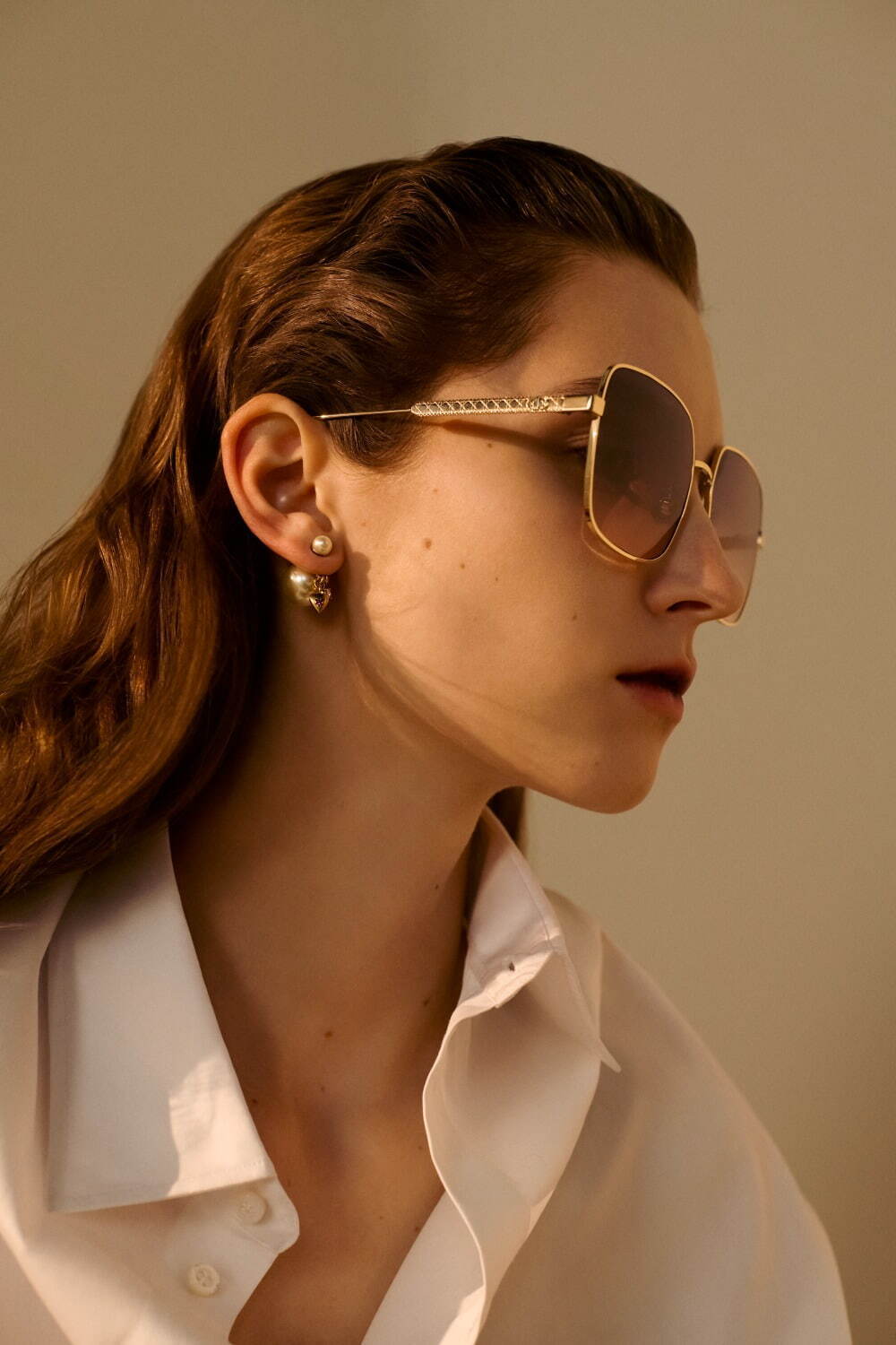 ディオール「カナージュ」モチーフのサングラス、格子柄刻んだゴールド