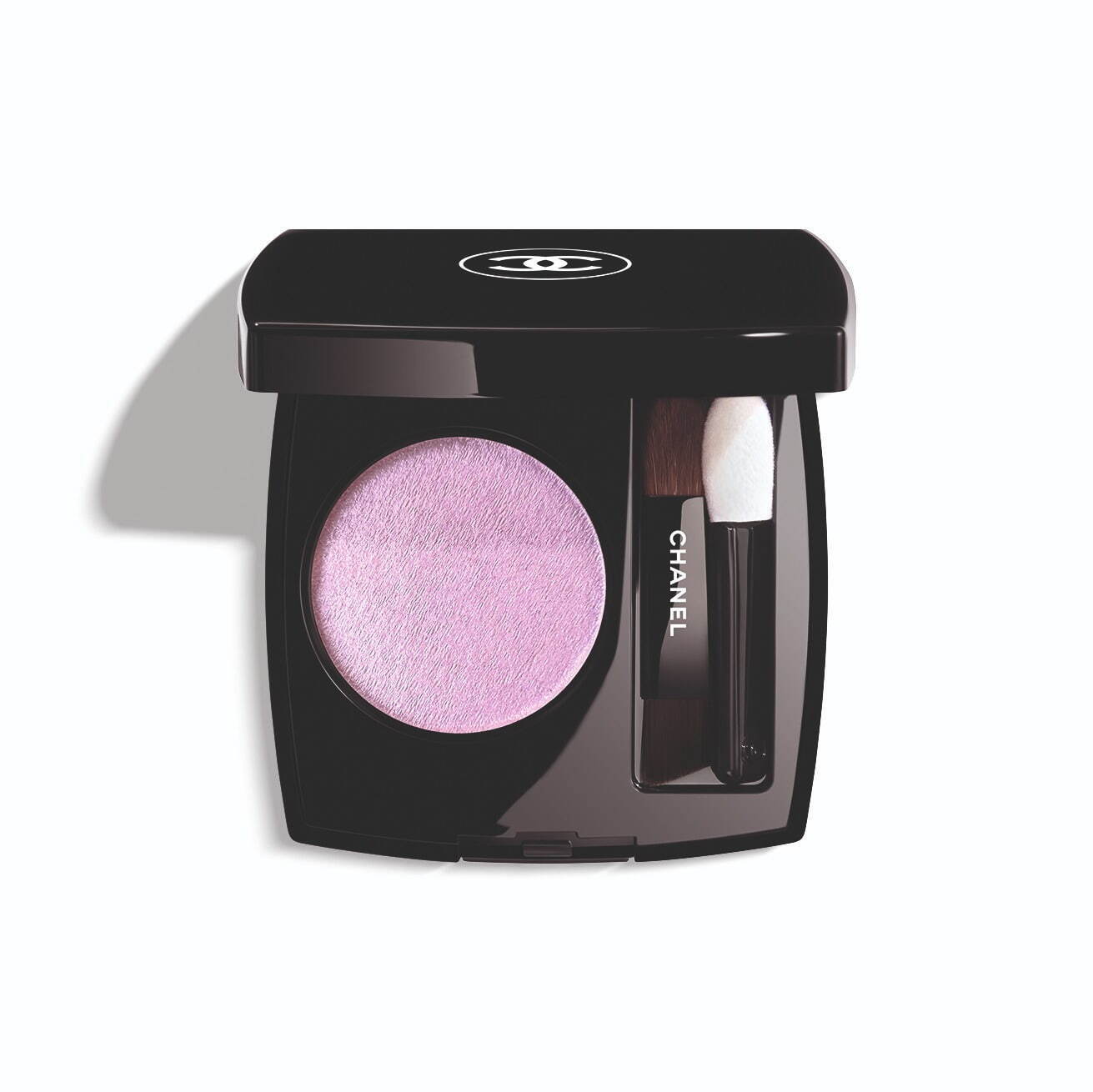 シャネル2025年春コスメ「パステルカラー」のアイシャドウ＆サテン質感