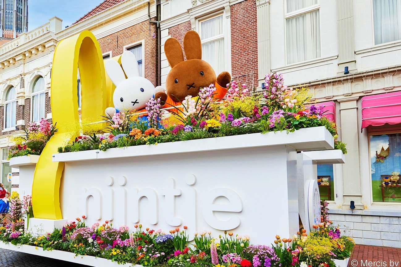 ハウステンボス25年春イベント、花に囲まれたミッフィー＆メラニーの新