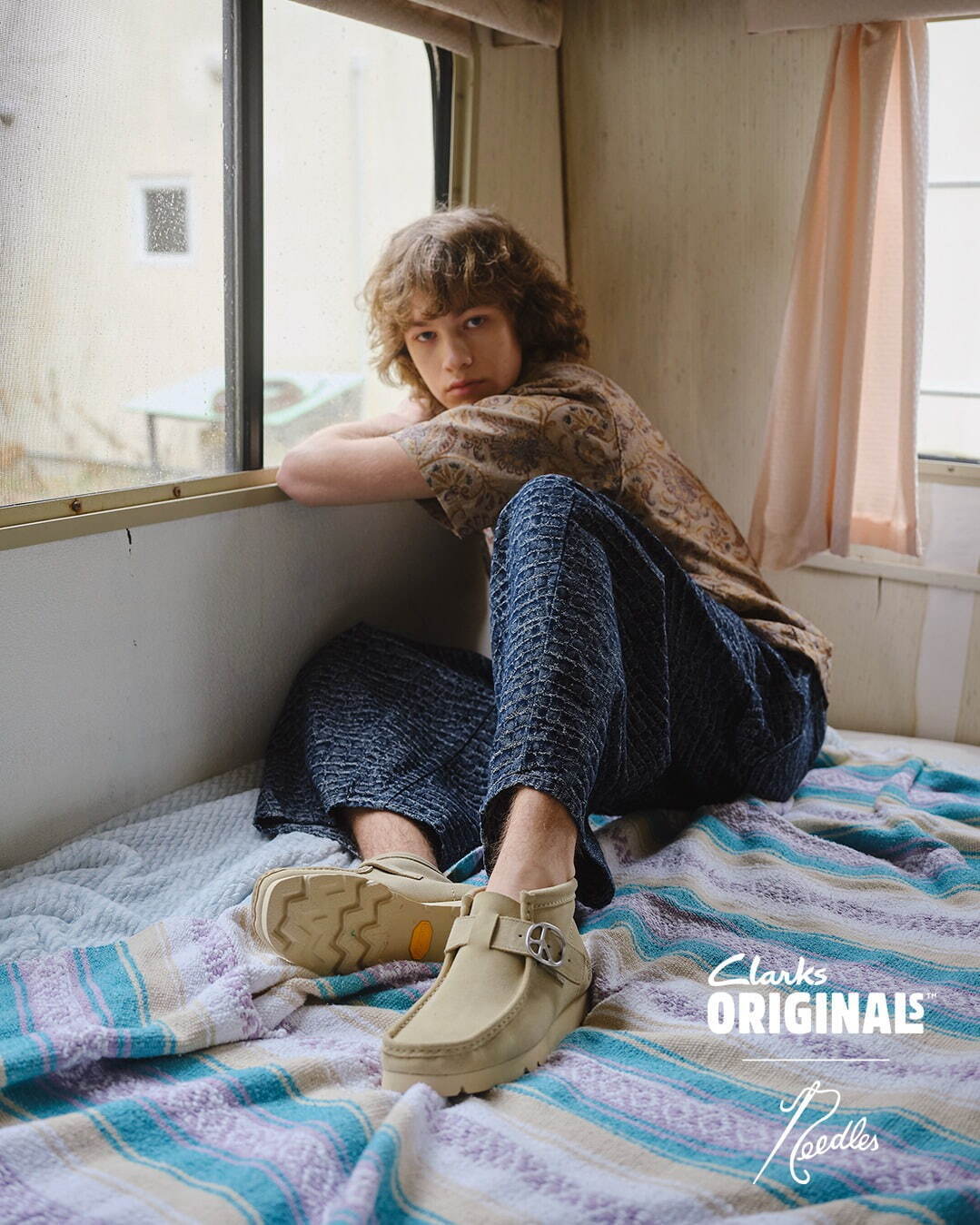 ニードルズ×クラークス オリジナルズ「ワラビー」シューズ、“ピース