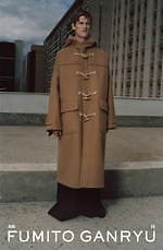 写真16/18｜フミト ガンリュウの新作アウター、極端なオーバーサイズの