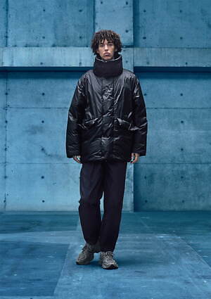 ニューバランス「MET24」初のメンズダウン、フード付きロング丈