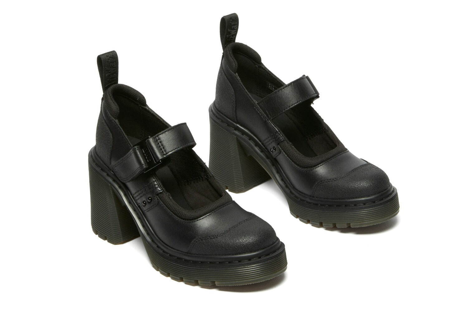 ドクターマーチン25年春夏、“無骨なベルト×トゥーガード”配したメリー