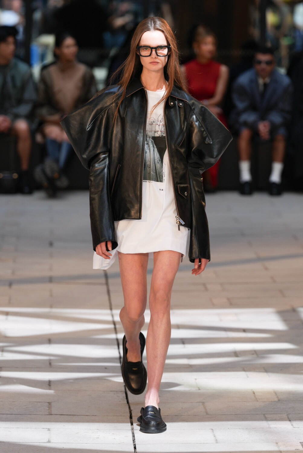 sacai 2025年春夏コレクション - 対比が織りなすダイナミズム