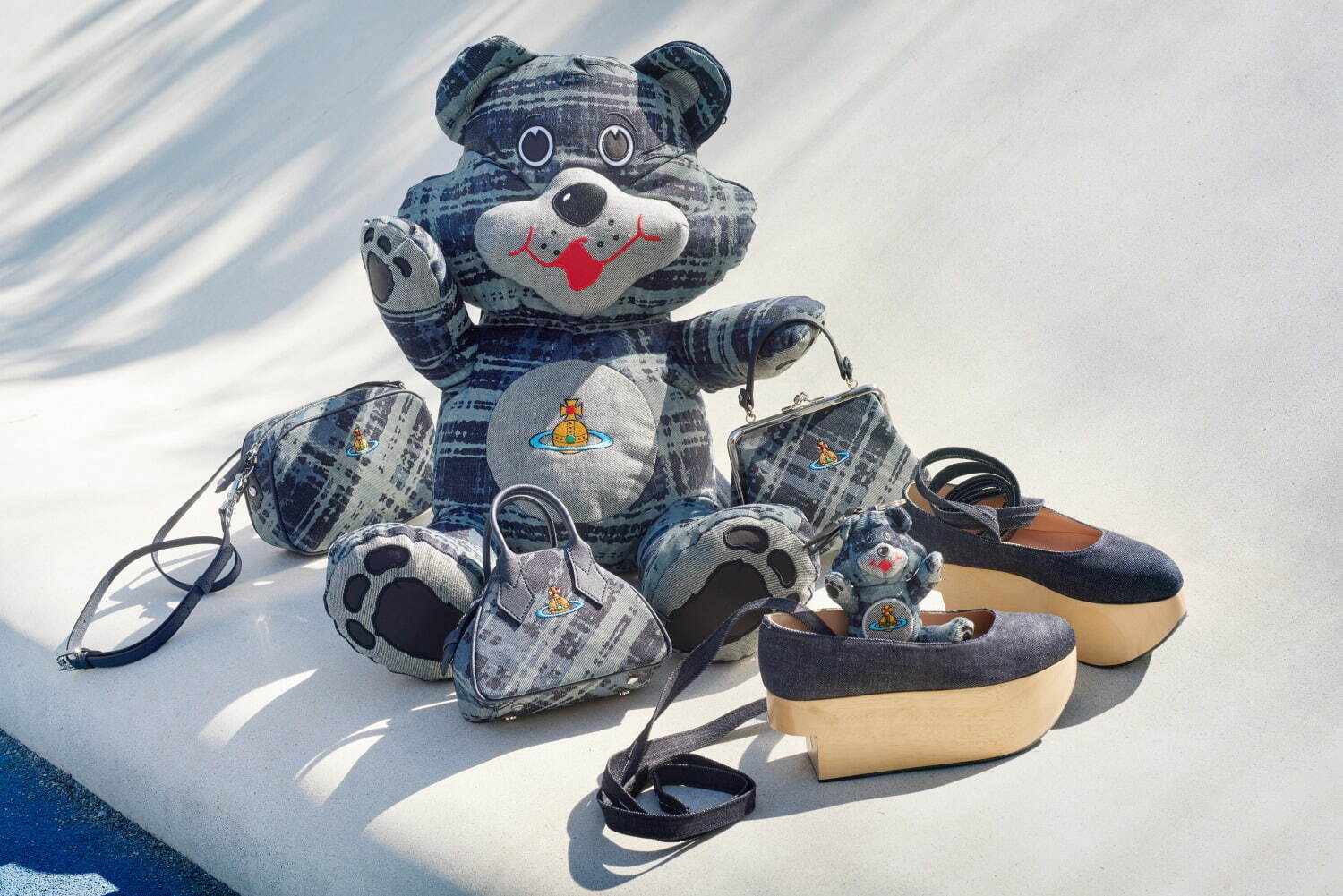 ヴィヴィアン・ウエストウッド「デニム×タータン柄」“ぬいぐるみ風