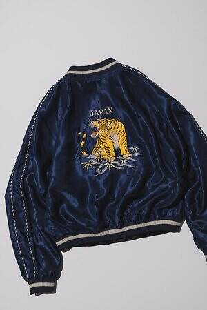 テーラー東洋×ビームス ボーイのスカジャン、背中の“虎”刺繍を50％縮小
