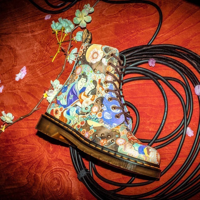 ドクターマーチン、“浮世絵”モチーフのブーツ＆シューズ - アッパーは