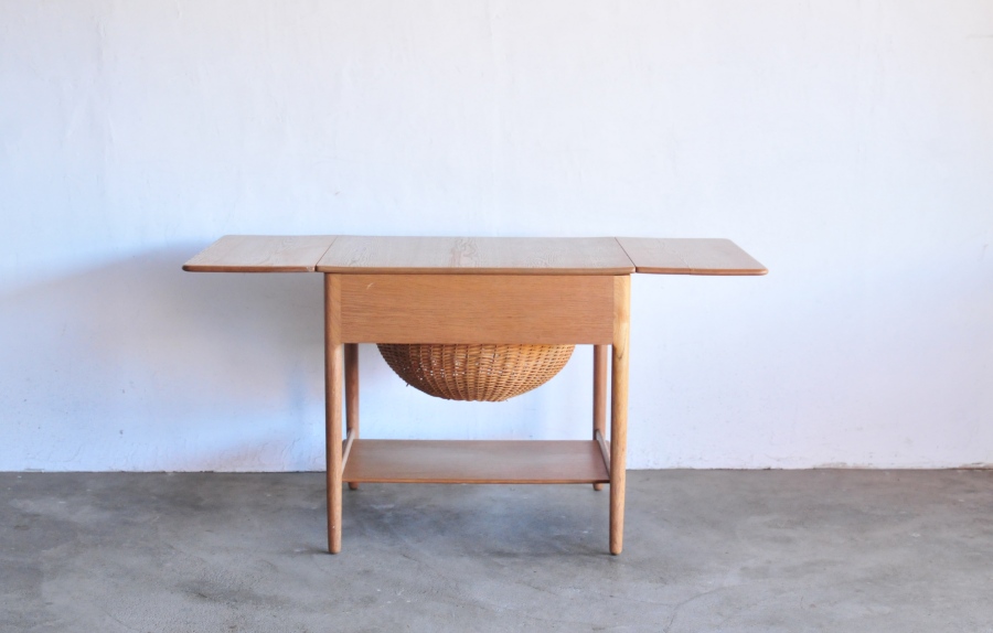 Hans J Wegner ハンス J ウェグナー AT-33 sewing table 時を経ても