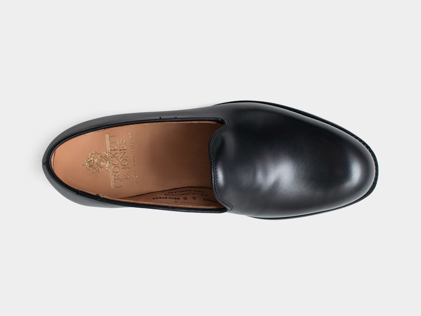 クロケット＆ジョーンズ | 削ぎ落とした美しさ、洗練された佇まい