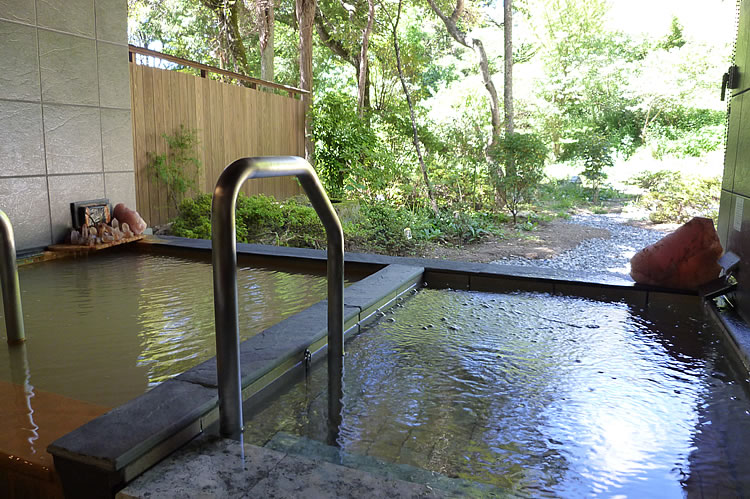 5つの源泉::山梨県 増富温泉 天然岩風呂の宿 不老閣