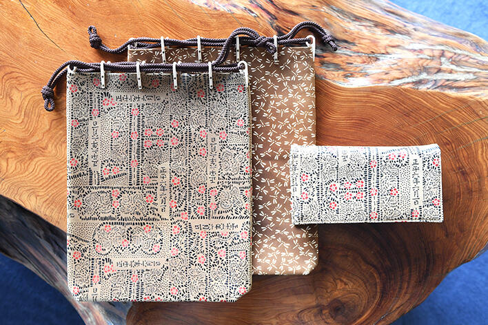 甲州印伝 更紗 伝統工芸 鹿革 漆 ハンドバッグ | 株式会社 印傳屋上原