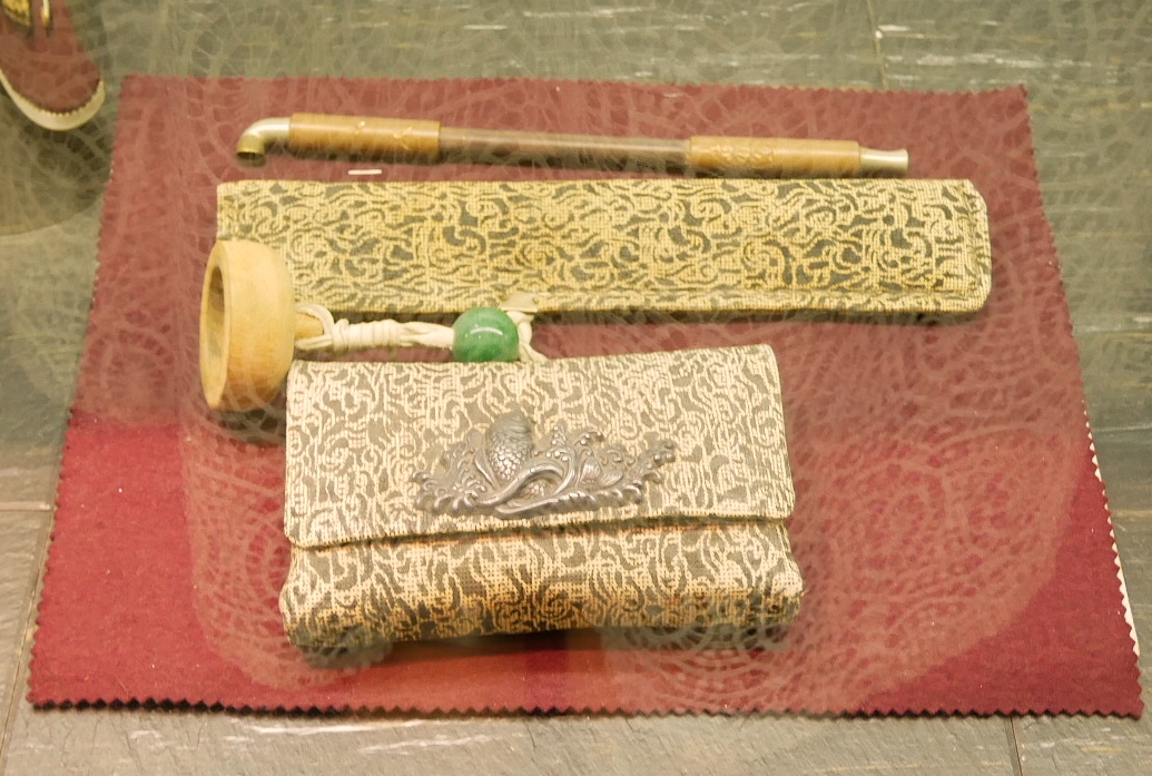 新連載：革製品の歴史】その4 “タバコ入れ”は明治時代を代表する小物