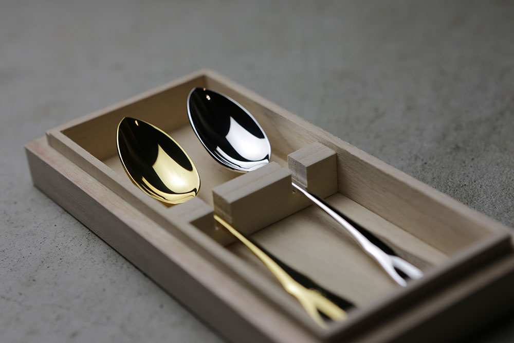 名入れ24Kコート金のスプーンとシルバー950銀のスプーンセット