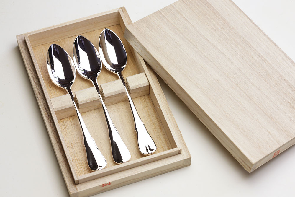 銀食器 名前が刻印できるシルバー950の純銀食器カトラリーセット