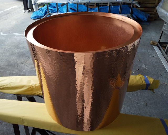 円筒型ブロンズ槌目ランプシェード | オーダー金属建材の菊川工業