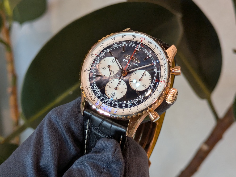 ブライトリング】ナビタイマーに日本限定特別モデルが登場！実機写真を